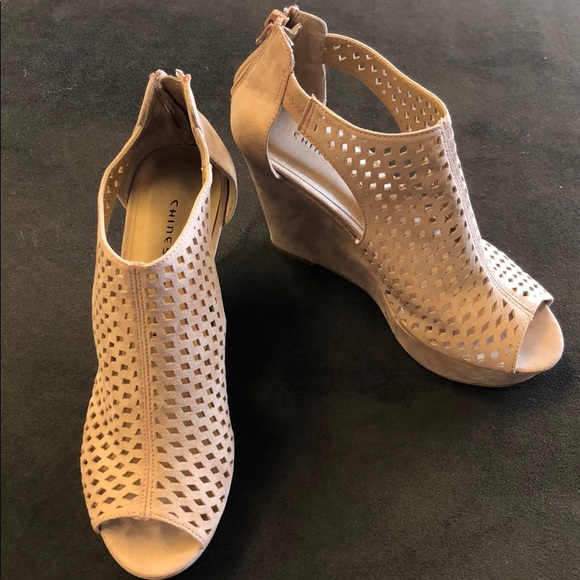 Women’s Chinese Laundry wedges - Picture 2 of 5